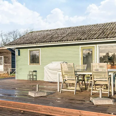 4 Person Holiday Home In Knebel 別荘